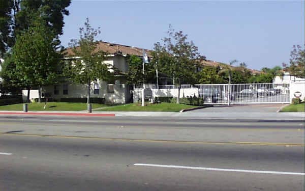 South Court Apartments in Costa Mesa, CA - Building Photo - Building Photo