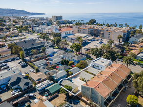 214-216 S Broadway in Redondo Beach, CA - Building Photo - Building Photo