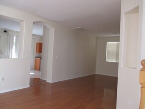 8215 Violet Meadow Ct in Las Vegas, NV - Building Photo - Building Photo