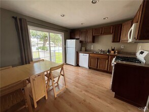 304 Pleasantview Dr in Liverpool, NY - Building Photo - Building Photo