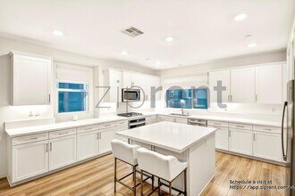 27578 Manzanita Wy in Valencia, CA - Foto de edificio - Building Photo