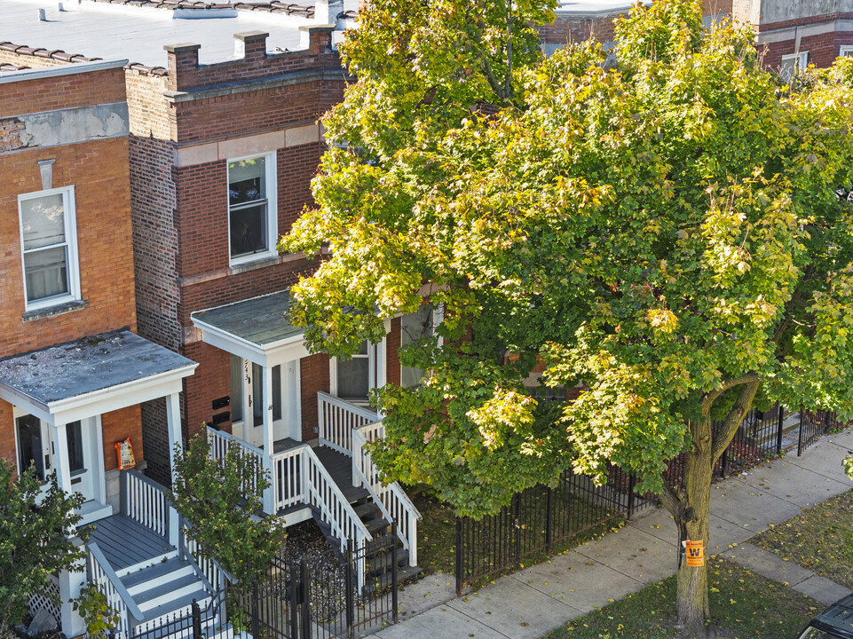 3743 W Shakespeare Ave, Unit 1 in Chicago, IL - Foto de edificio