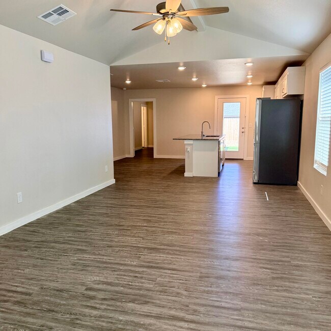 8023 Date Ave in Lubbock, TX - Building Photo - Building Photo