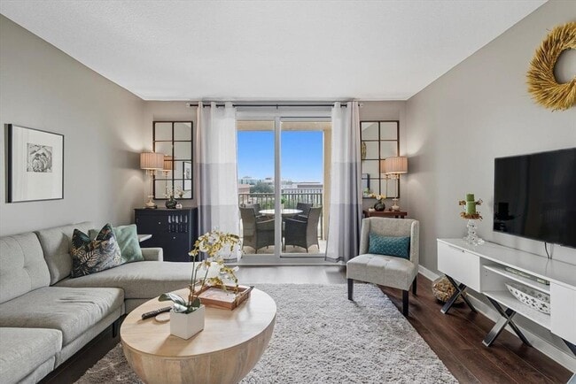 300 S Duval St in Tallahassee, FL - Foto de edificio - Building Photo