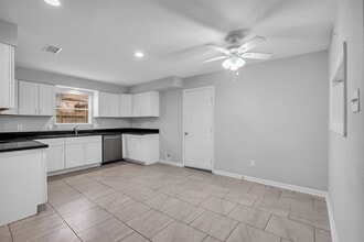 4407 Hickory Grove Dr in Houston, TX - Building Photo - Building Photo