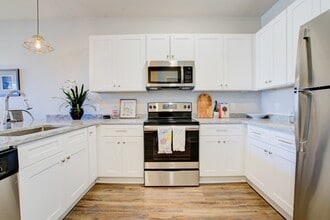 Mid-town Row in Montgomery, AL - Building Photo - Building Photo