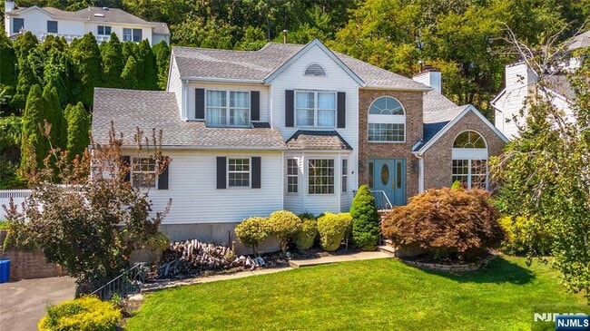 property at 13 Metro Vista Dr