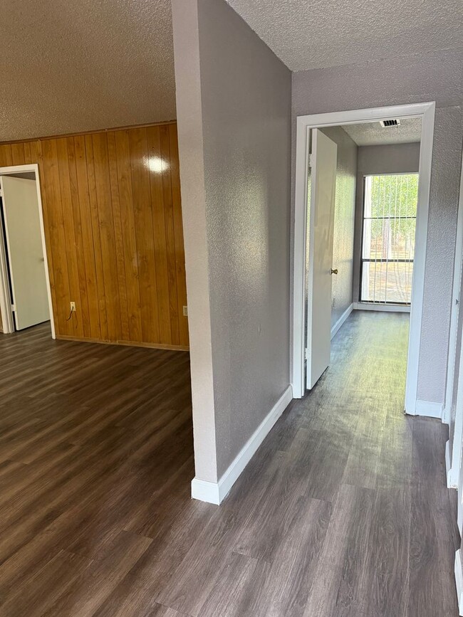 2811-R2811 SW Archer Rd