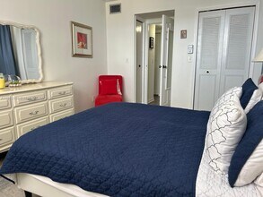 2851 Somerset Dr in Lauderdale Lakes, FL - Building Photo - Building Photo