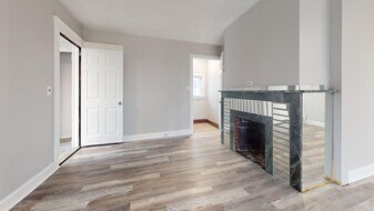 2121 W 105th St in Cleveland, OH - Building Photo