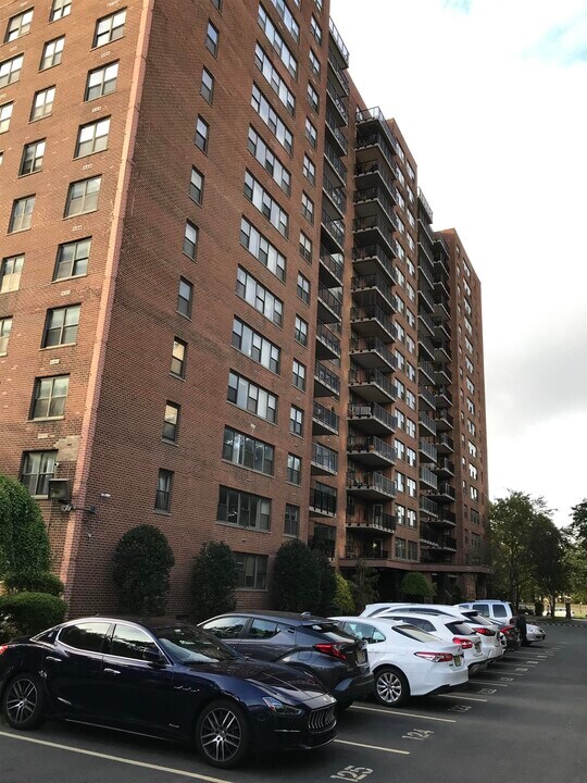225 St Pauls Ave in Jersey City, NJ - Building Photo