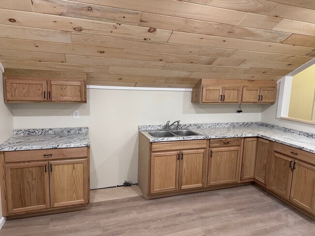 11 Westcott St, Unit B in Norwich, NY - Building Photo - Building Photo