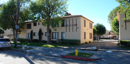 Sylmar Gardens in Panorama City, CA - Building Photo - Building Photo