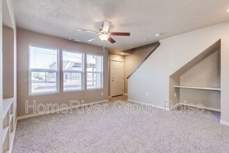 8930 W Shellie Ln in Boise, ID - Building Photo - Building Photo