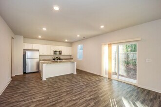 199 Hamilton Pointe Dr in Mcdonough, GA - Foto de edificio - Building Photo