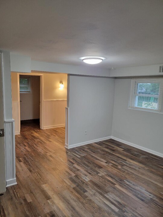 302 Buddington Rd, Unit INCLUDES ALL UTILITIES in Shelton, CT - Building Photo