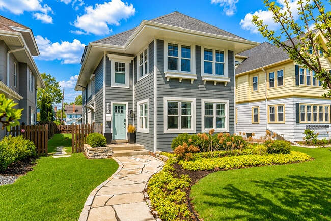 4445 N Frederick Ave