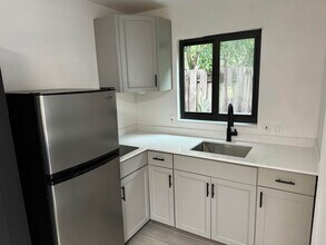 1495 SW 28th Ave, Unit B in Fort Lauderdale, FL - Building Photo - Building Photo