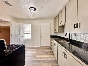 3516 S St Clair Ave in Oklahoma City, OK - Foto de edificio - Building Photo