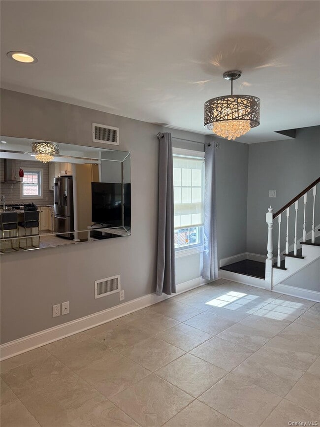 175 Wardwell Rd in Mineola, NY - Building Photo - Building Photo