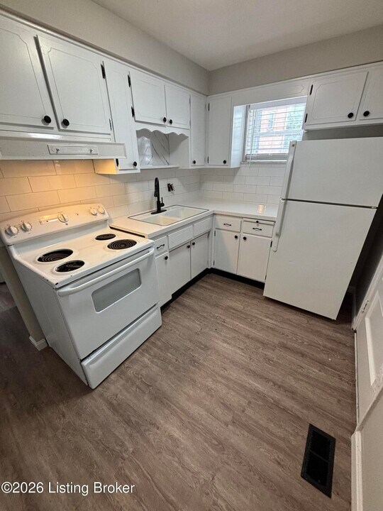 338 Idlewylde Dr in Louisville, KY - Building Photo