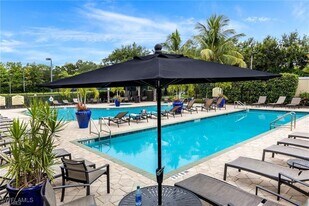 2710 Cypress Trace Cir in Naples, FL - Building Photo