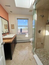 32 Sheridan St, Unit 3 in Boston, MA - Foto de edificio - Building Photo