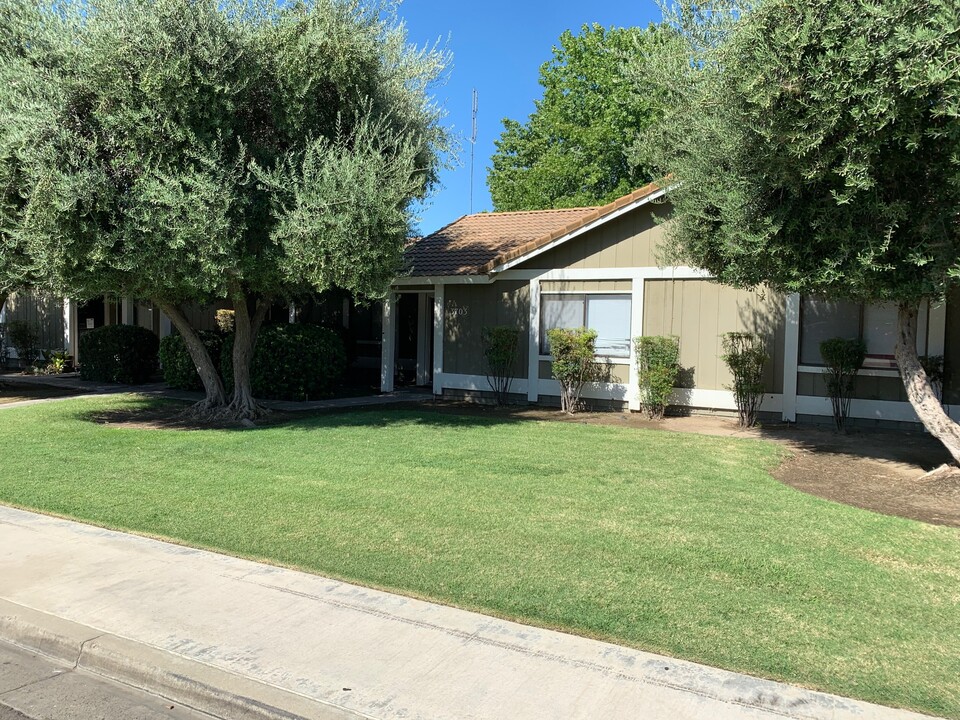 3701 S Shady St in Visalia, CA - Building Photo