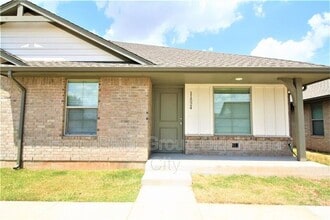 11524 Keystone Cir in Oklahoma City, OK - Building Photo - Building Photo