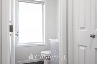 17211-1729A 9A Ave SW in Edmonton, AB - Building Photo - Building Photo