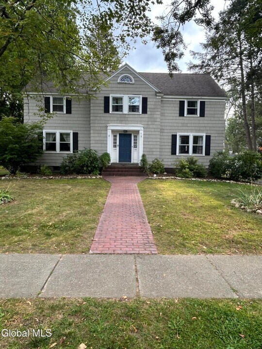 136 Adams Pl in Delmar, NY - Building Photo