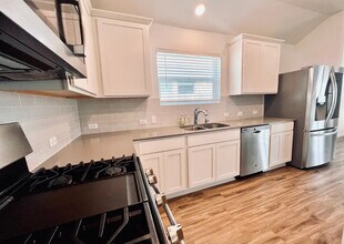 318 Arnage Dr in Hutto, TX - Building Photo - Building Photo