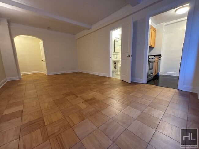 Christopher Street, Unit 4N in New York, NY - Building Photo - Building Photo