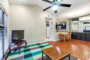 8601 Park Ln in Dallas, TX - Building Photo