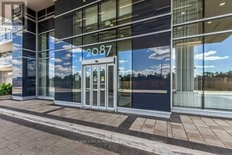 2087 Fairview St in Burlington, ON - Building Photo - Building Photo