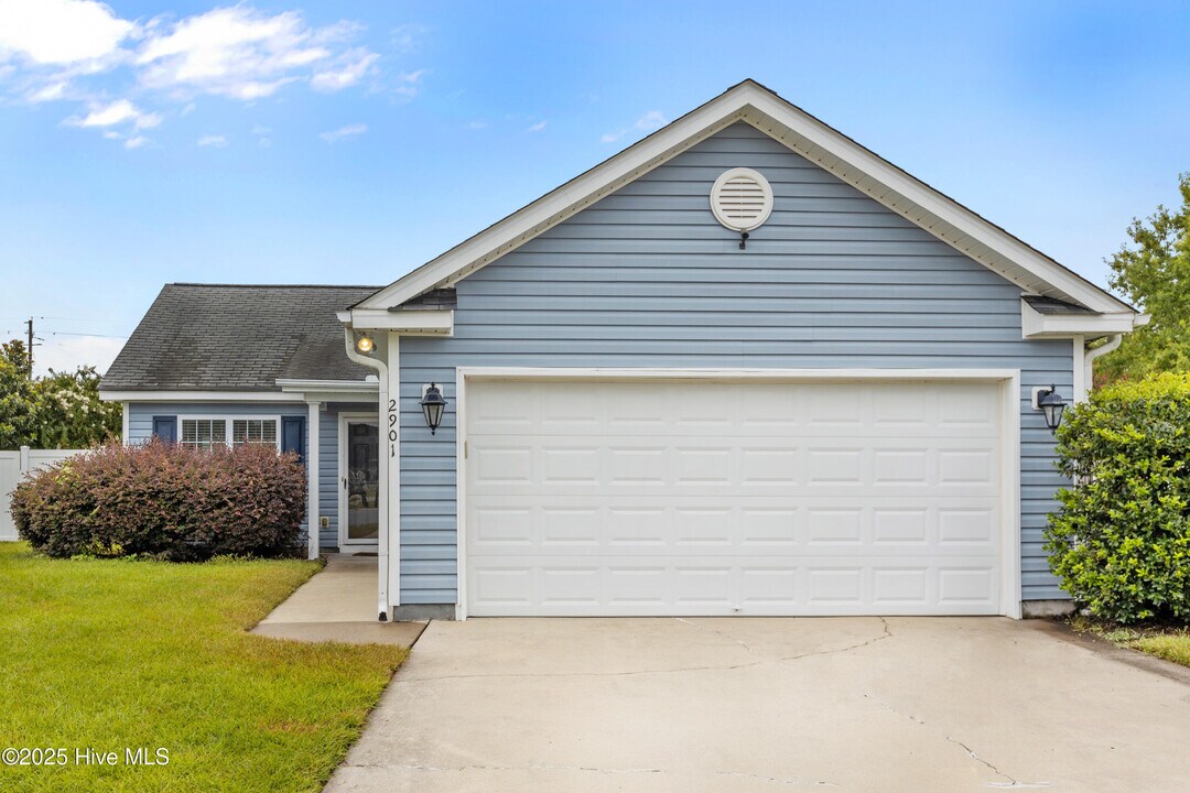2901 Beunavista Ct in Greenville, NC - Building Photo