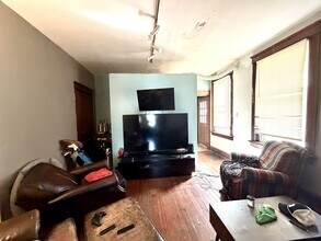 2242 Victor St in Cincinnati, OH - Building Photo - Building Photo