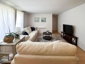 6 Grandview Dr in Farmington, CT - Building Photo