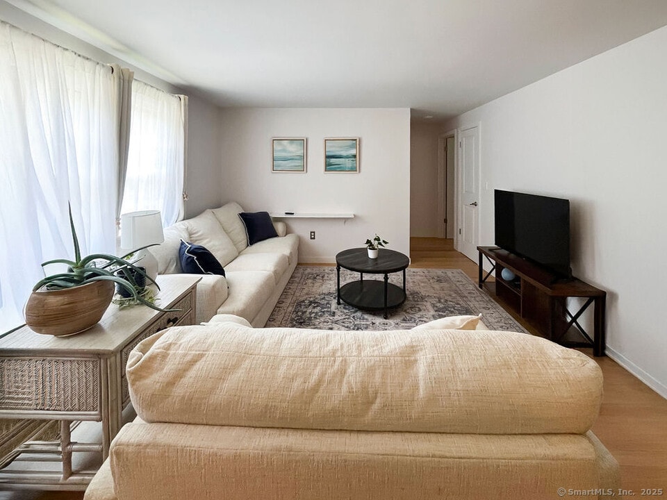 6 Grandview Dr in Farmington, CT - Building Photo