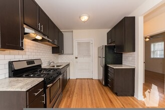 2010 W Foster Ave in Chicago, IL - Foto de edificio - Building Photo