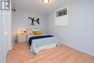 218 Silverbirch Dr in Newmarket, ON - Building Photo - Building Photo