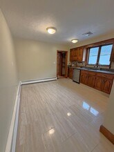 33 Lafayette St, Unit 2 in Arlington, MA - Foto de edificio - Building Photo