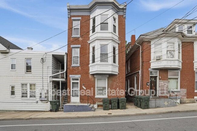property at 207 N Mulberry St