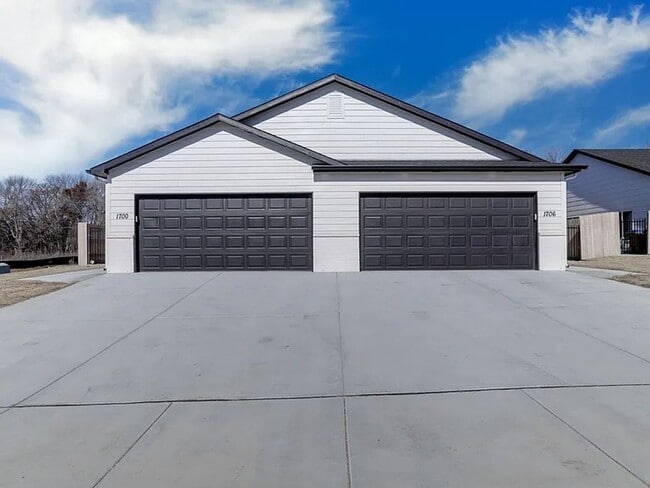 1730 E Cloverbrook Ct