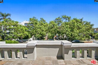 807 Croft Ave in Los Angeles, CA - Foto de edificio - Building Photo
