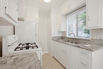 Wonder Palms Apartments in Santa Monica, CA - Building Photo - Interior Photo