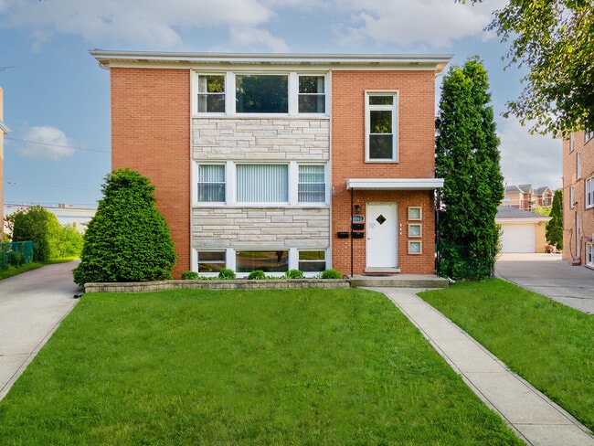 8063 W Churchill Ave in Niles, IL - Building Photo - Building Photo