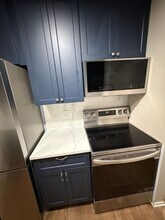 13123 Wonderland Way in Germantown, MD - Foto de edificio - Building Photo