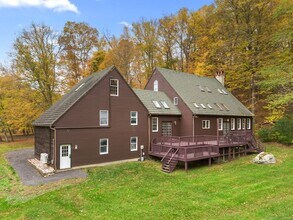 17 Curtis Dr in Sherman, CT - Building Photo - Building Photo
