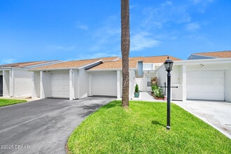 56 Chippingwood Ln in Ormond Beach, FL - Building Photo - Building Photo